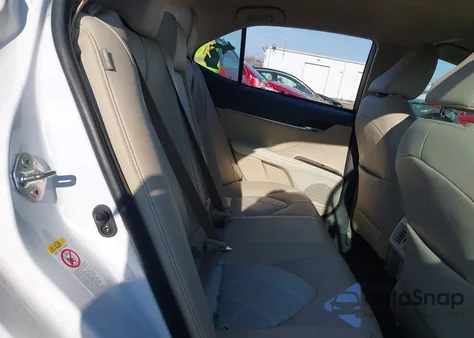 2018 Toyota Camry Hybrid Xle из США, поврежденный, VIN 4T1B21HK0JU005641